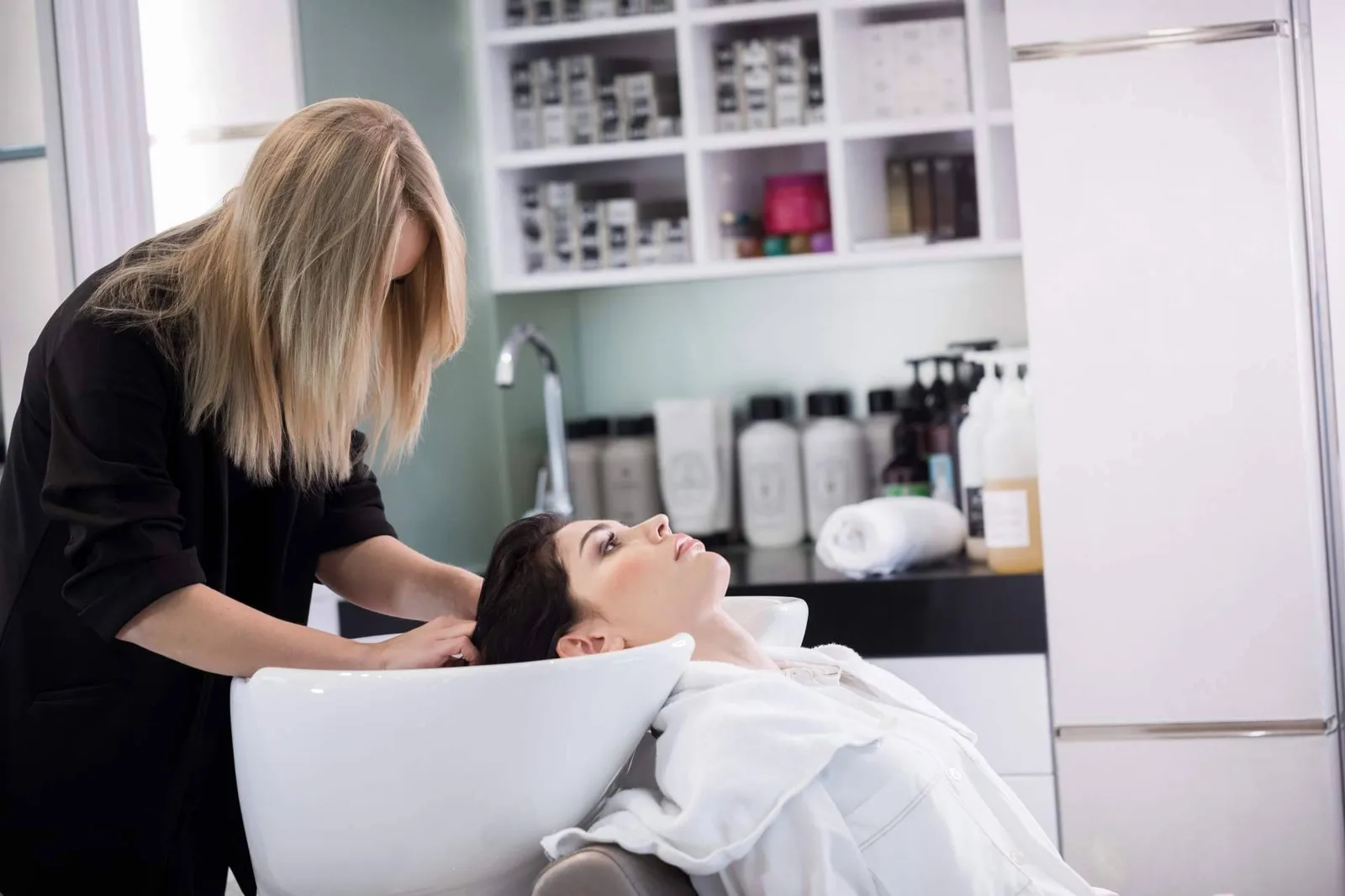 ¿Cuánto cuesta abrir una peluquería en España en 2026?